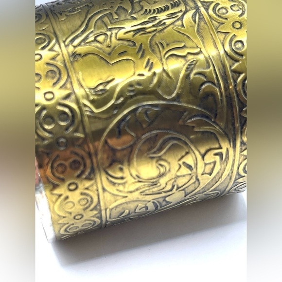 Vintage Amy Khan Russel Gold Tone Etched Cuff Bracelet Hunting Scene Deer Lion - Picture 8 of 14